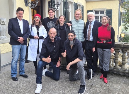 Die Comedians mit Jürgen Rembold (2.v.re.), Martin Kirschbaum (li.) und Tom Petersen (vo.li.) [© Doris Richter]